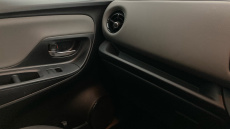 Toyota Yaris 1.5 VVT-i Icon Tech 5dr Petrol Hatchback